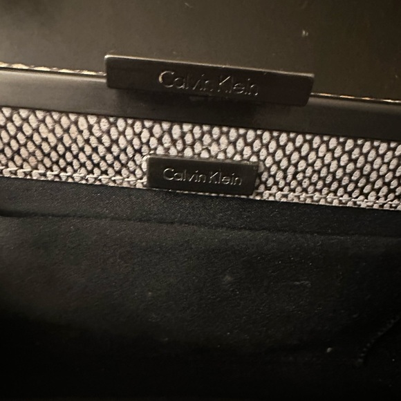 Slim Calvin Klein silver snake print clutch - Picture 2 of 13
